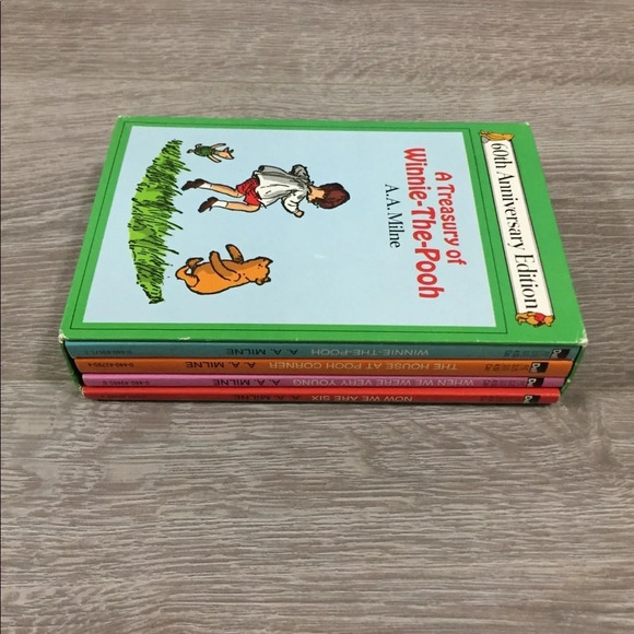 🌸 A Treasury of Winnie-The-Pooh 60th Anniversary Set - Picture 5 of 12
